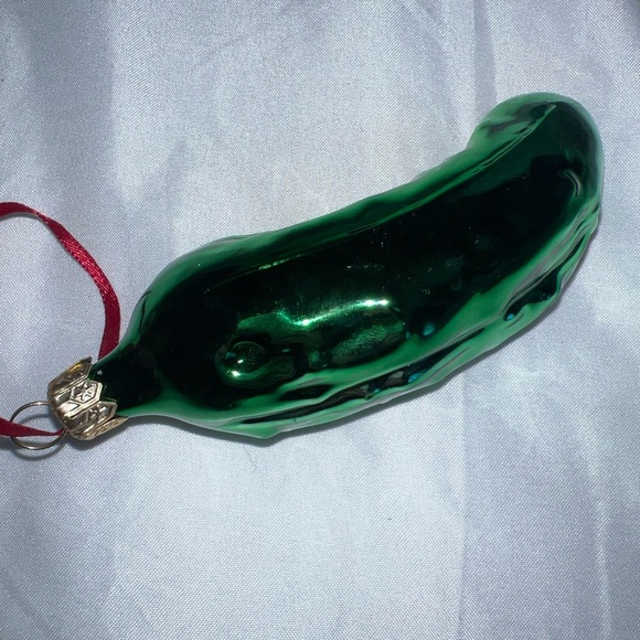 Christmas Pickle Tree Ornament, Shiny Glass Blown Green Pickle Hanging Ornament - Picture 3 of 5